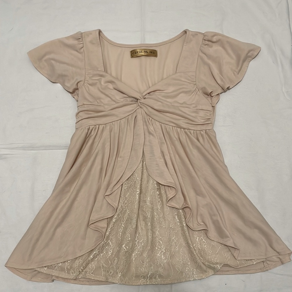 Great condition, feminine tops.
